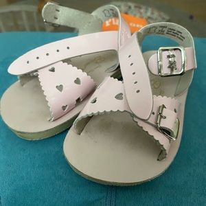 Like new Sun San Sweetheart pink Salt Water by Hoy sandals size 7 toddler